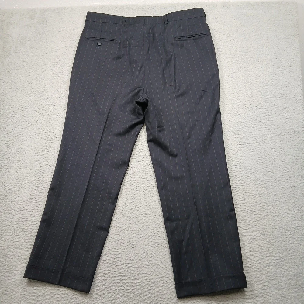 Jos A Bank Traveler's Collection Men's 43R Pinstripe Wool Suit‎ Gray 2-Button